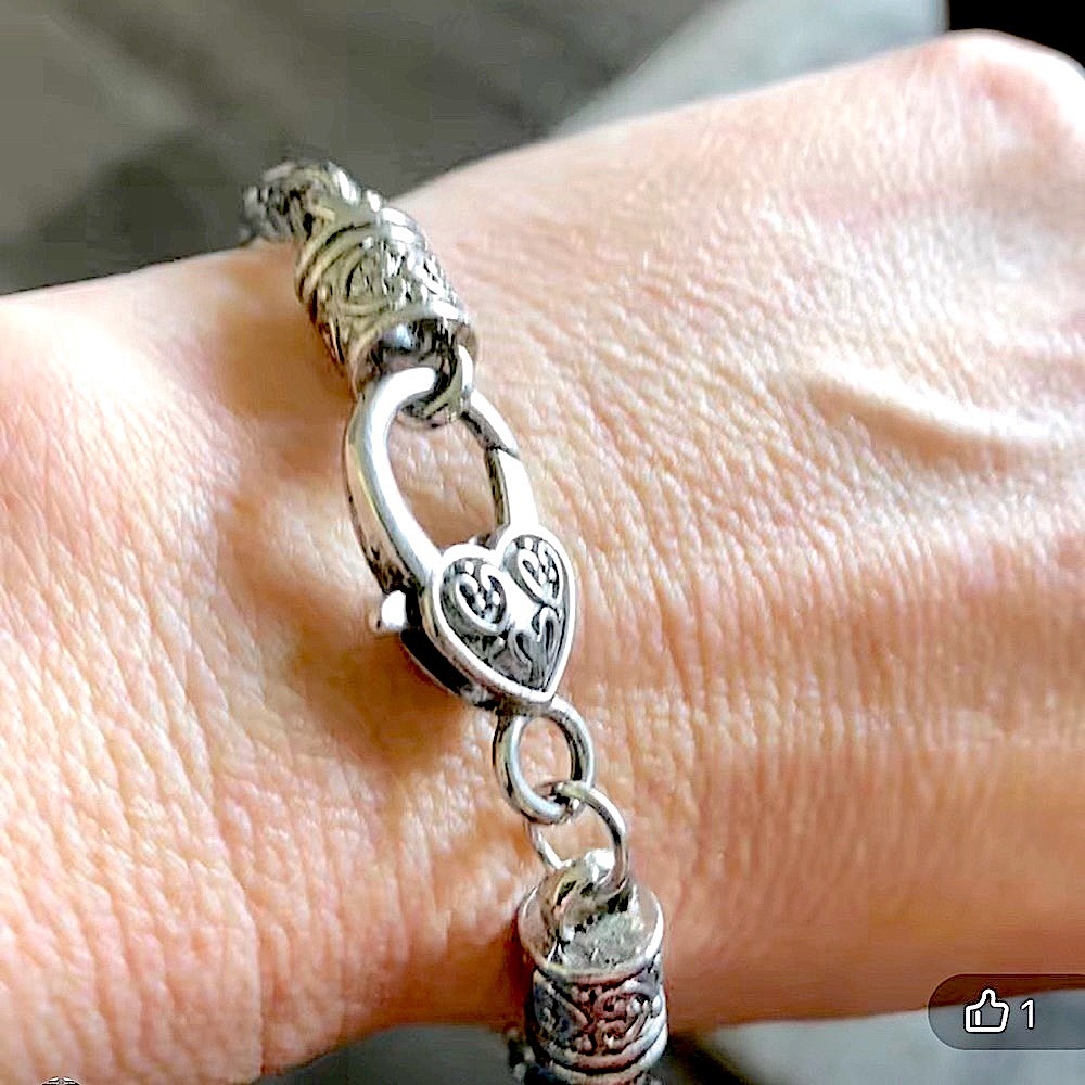 NWT 🖤 WOMEN’S 8” CHUNKY WEIGHTED WOVEN SILVER STAINLESS STEEL HEART BRACELET - Picture 3 of 7